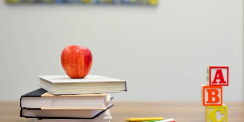 WhatsApp for Education: Connecting 10,000+ Students in 2026